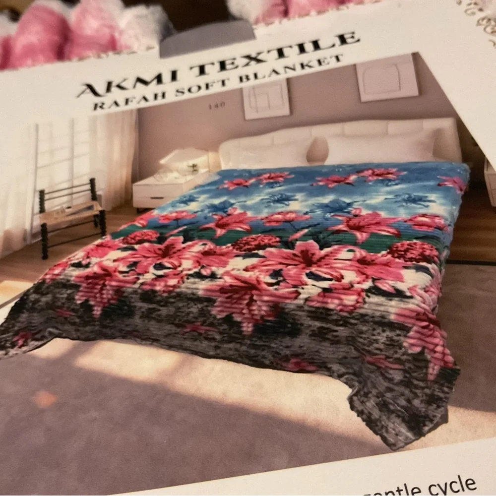 NWT King Size Rafah Soft Blanket - Blue sky,  Pink Floral Design, 100% poly